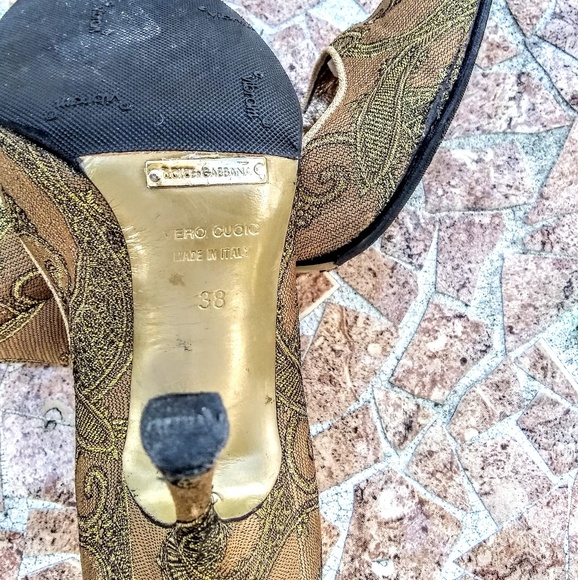 Dolce and Gabanna Gold Lace Pumps - Picture 2 of 6